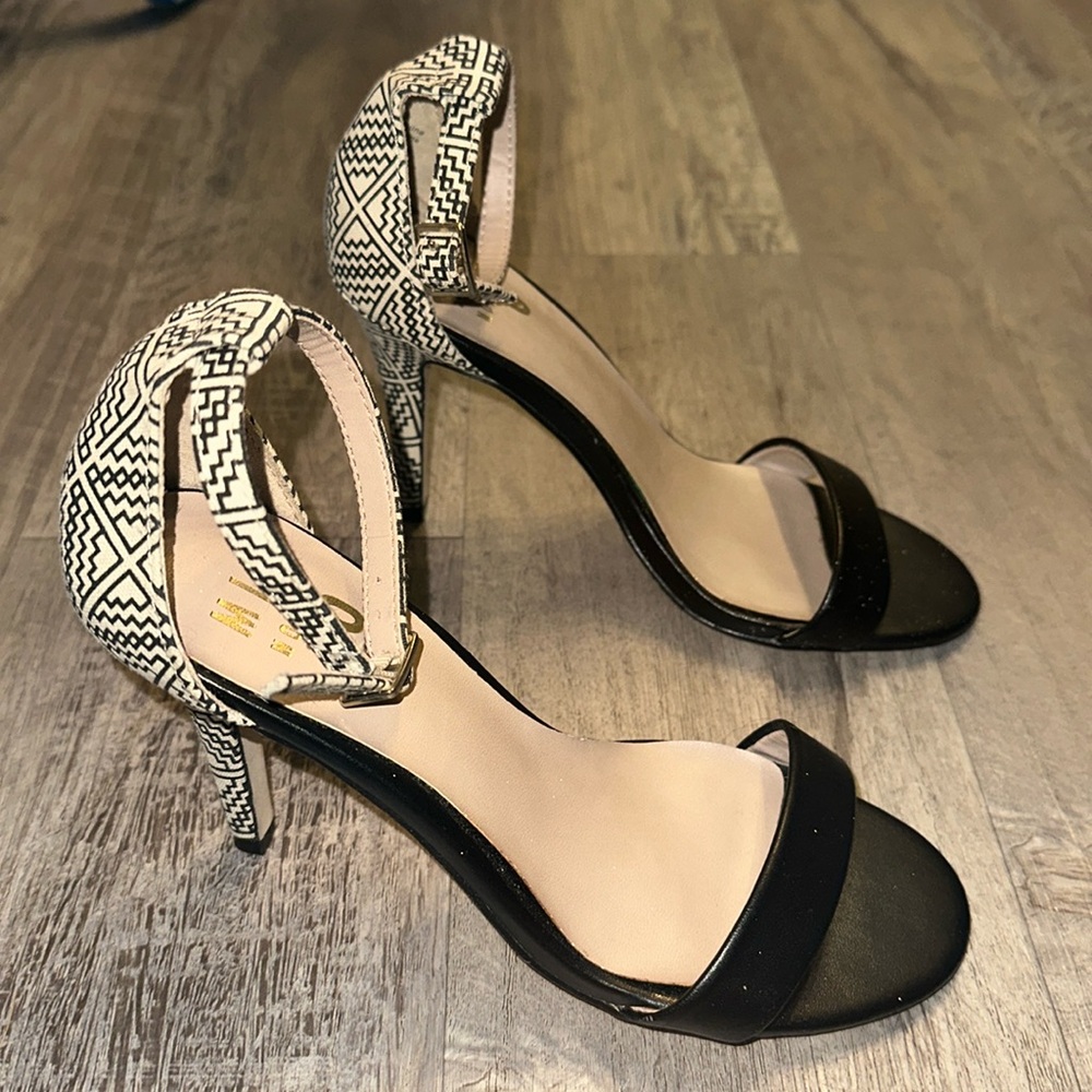 Great condition, size 6 heels. 3 inch heel.